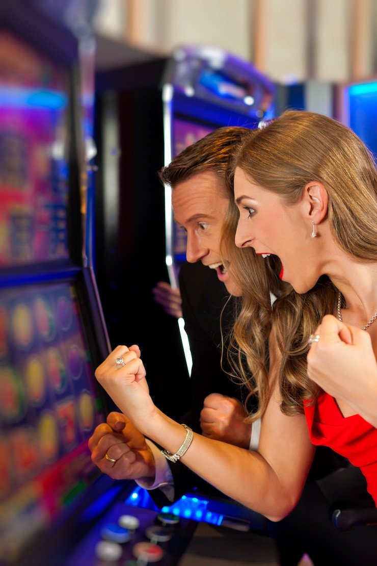 sarang777 slot mobile interface showing live sportsbook odds and live-dealer tables